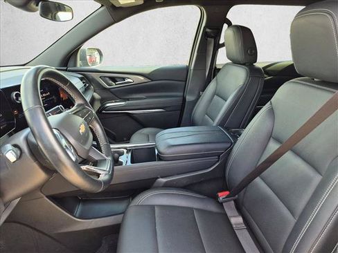 Used 2025 Chevrolet Traverse LT FWD image 11