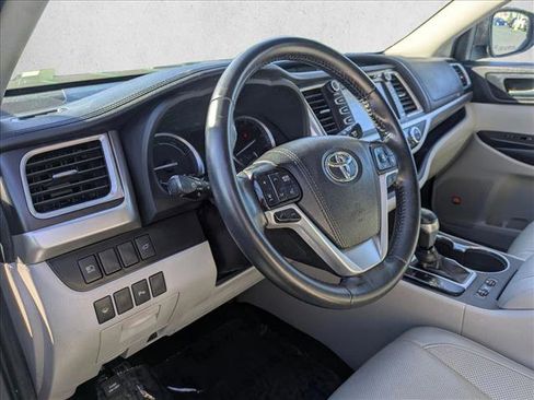 Certified 2019 Toyota Highlander Limited image 10