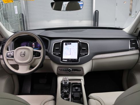 Used 2023 Volvo XC90 B6 Ultimate w/ Protection Package Premier image 17