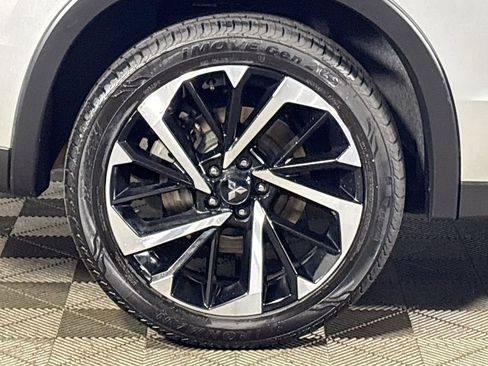 Used 2023 Mitsubishi Outlander SE image 23