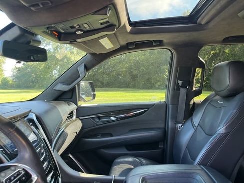 Used 2020 Cadillac Escalade Platinum AWD/4WD image 15