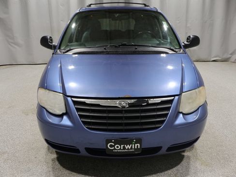 Used 2007 Chrysler Town & Country Touring w/ Leather Interior Group FWD image 8