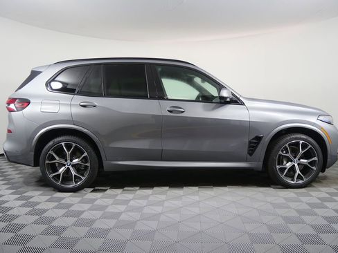 Used 2026 BMW X5 xDrive40i w/ M Sport Package image 2