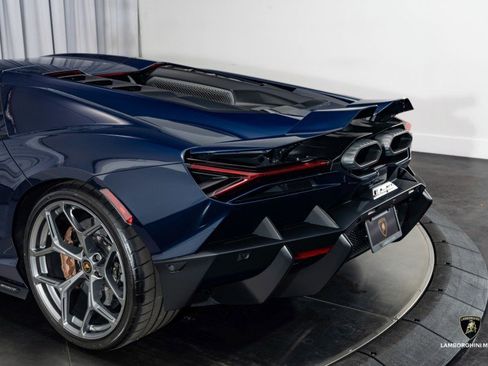 Used 2025 Lamborghini Revuelto image 16