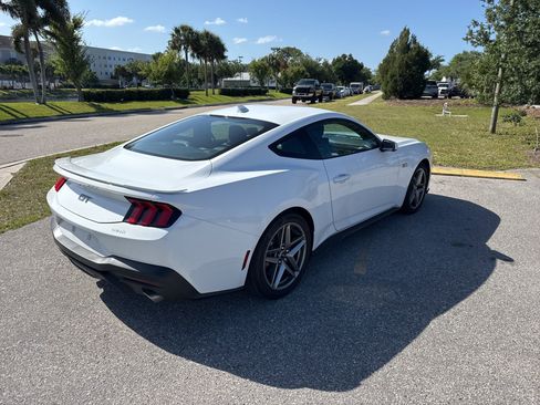 Used 2025 Ford Mustang GT Premium image 4