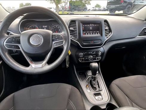 Used 2019 Jeep Cherokee Latitude w/ Popular Appearance Group FWD image 14