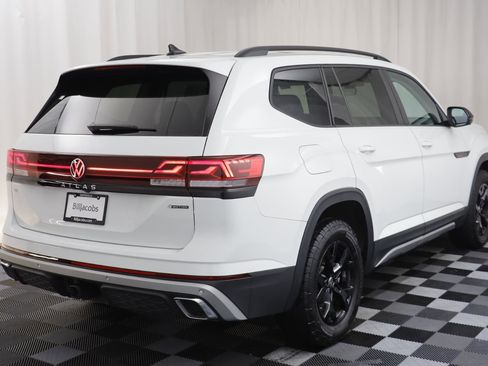 Used 2025 Volkswagen Atlas Peak Edition SE image 16