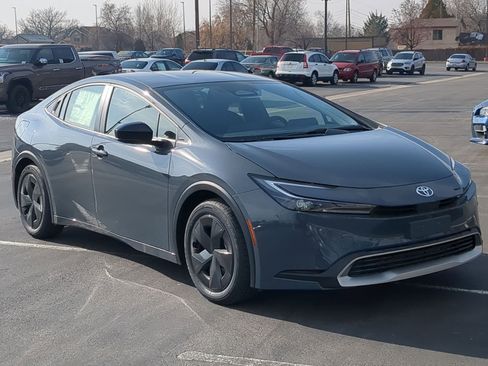 New 2026 Toyota Prius Plug-In Hybrid FWD image 8