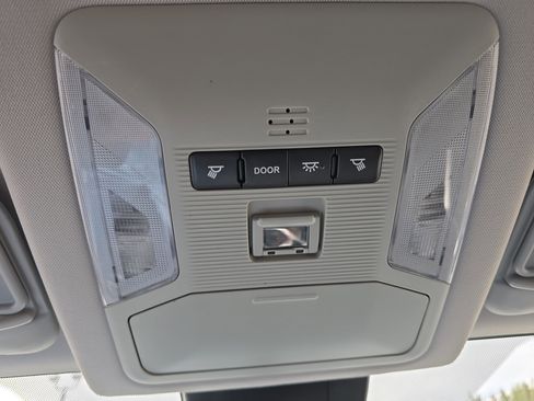 Used 2021 Toyota RAV4 XLE image 32