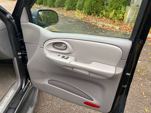 Used 2008 Chevrolet TrailBlazer LT w/ Sun And 6-Disc Cd Package image 24