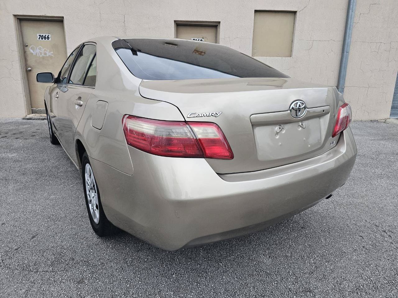 Used 2007 Toyota Camry LE FWD image 10