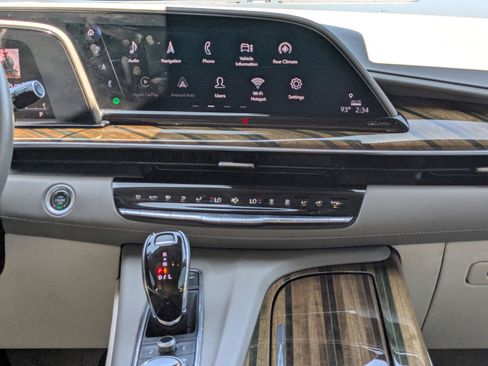 Used 2022 Cadillac Escalade Premium Luxury Platinum image 6