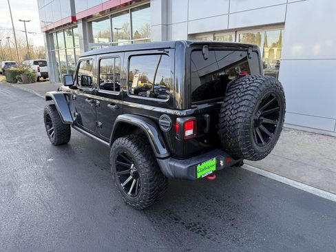 Used 2019 Jeep Wrangler Unlimited Rubicon w/ Uconnect 4C Nav & Sound Group image 3