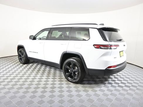 Used 2023 Jeep Grand Cherokee L Laredo AWD/4WD image 4