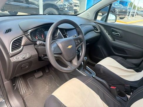 Used 2020 Chevrolet Trax LS FWD image 7