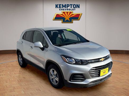 Used 2022 Chevrolet Trax LS w/ Tint and Cruise Package image 8