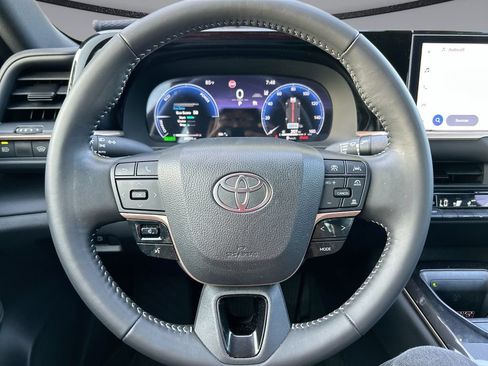 Certified 2025 Toyota Crown AWD/4WD image 15