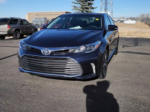 Used 2016 Toyota Avalon Limited image 4