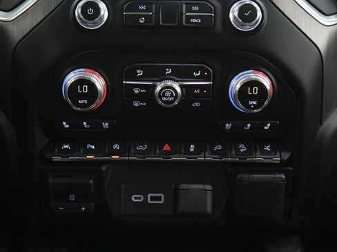 Used 2019 GMC Sierra 1500 Denali w/ Denali Ultimate Package AWD/4WD image 19