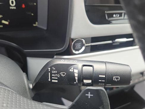 Used 2025 Mitsubishi Outlander AWD image 29
