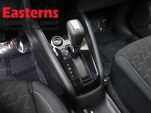 Used 2022 Nissan Kicks S FWD image 12