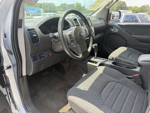 Used 2016 Nissan Frontier SV RWD image 9