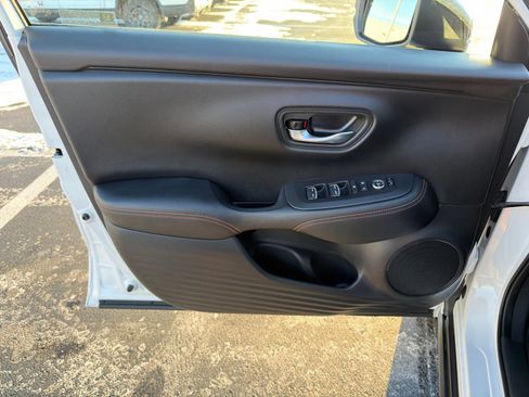 Used 2025 Honda HR-V Sport image 11