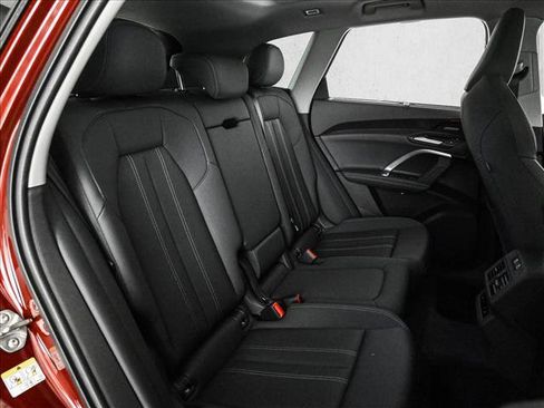 Certified 2025 Audi Q5 Prestige image 8