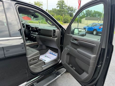 Used 2022 GMC Sierra 1500 SLT w/ SLT Premium Plus Package AWD/4WD image 12