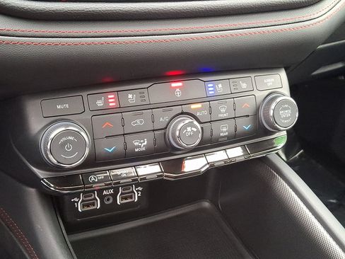 Used 2024 Dodge Durango GT image 17