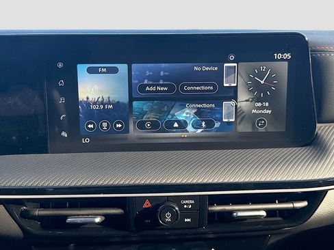 New 2025 Nissan Kicks SR image 15