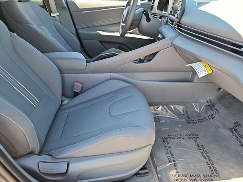 New 2025 Hyundai Elantra Sport FWD image 21
