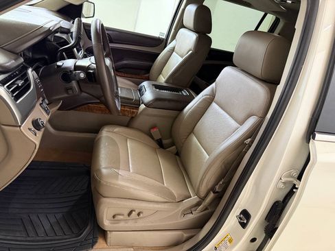 Used 2015 Chevrolet Suburban LTZ RWD image 46