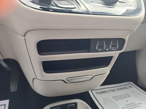 Used 2021 Chrysler Pacifica Touring-L FWD image 17