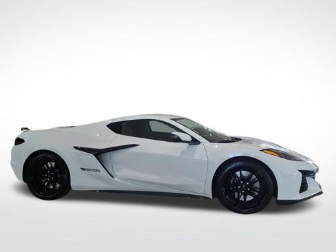 New 2027 Chevrolet Corvette Grand Sport w/ Z52 Sport Performance Package RWD image 2
