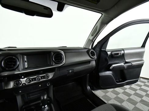 Used 2017 Toyota Tacoma Tacoma Double Cab image 20