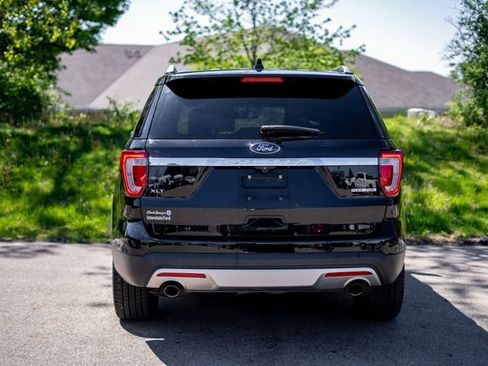 Used 2016 Ford Explorer XLT w/ Equipment Group 202A FWD image 6