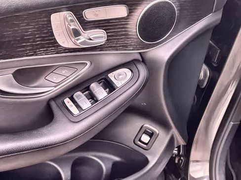 Used 2022 Mercedes-Benz GLC 300 image 30