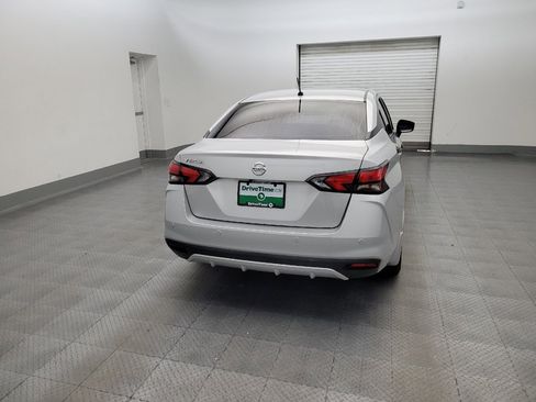 Used 2020 Nissan Versa S FWD image 7