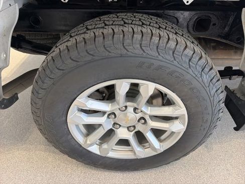 Used 2022 Chevrolet Silverado 1500 LT AWD/4WD image 7