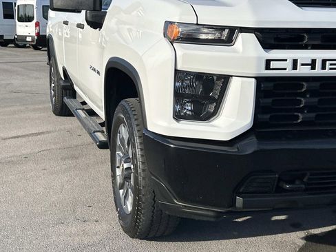 Used 2022 Chevrolet Silverado 2500 Custom image 11