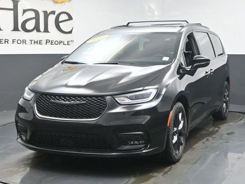 Used 2023 Chrysler Pacifica Touring-L w/ S Appearance Package FWD image 7