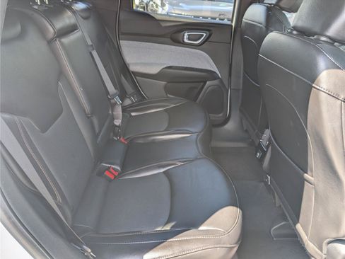 Used 2023 Jeep Compass Latitude AWD/4WD image 12
