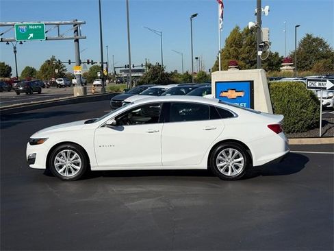 Used 2024 Chevrolet Malibu LT image 2