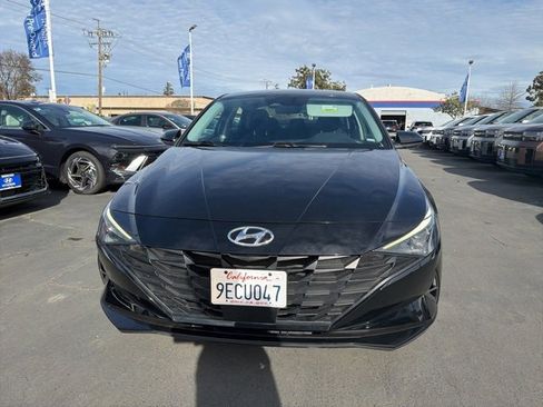Used 2023 Hyundai Elantra SEL w/ Convenience Package image 2