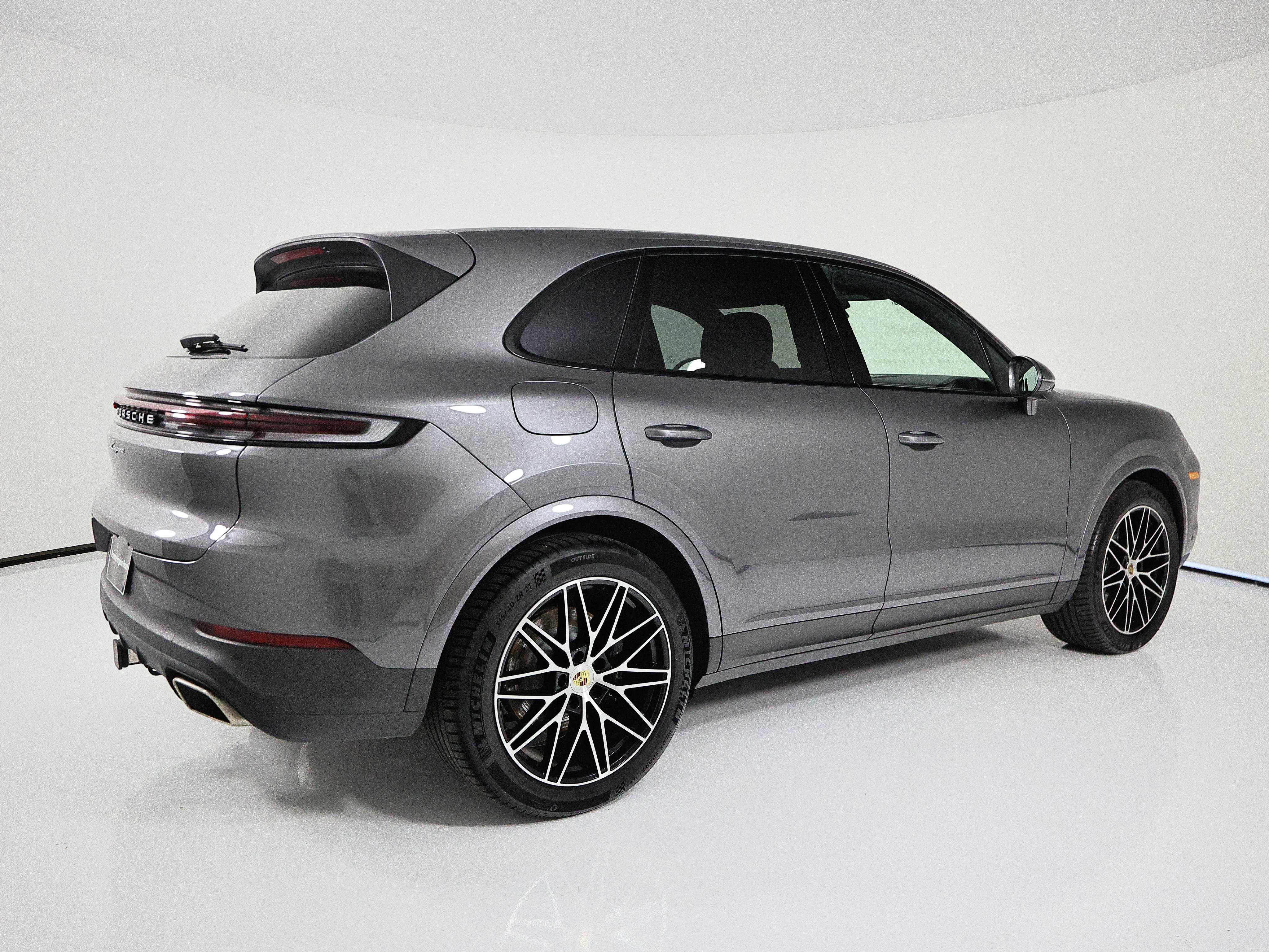 Used 2024 Porsche Cayenne AWD/4WD image 7