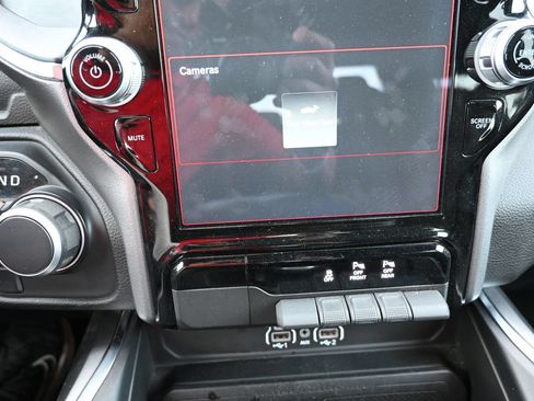Used 2025 RAM 1500 Big Horn AWD/4WD image 16