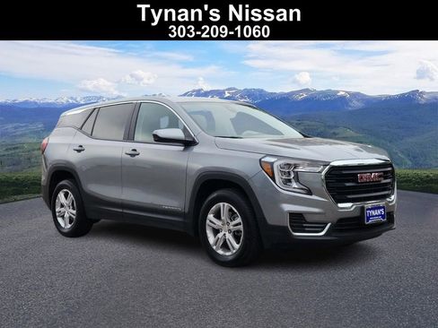 Used 2024 GMC Terrain SLE image 1
