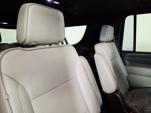 Used 2021 GMC Yukon XL SLT w/ SLT Premium Package image 13