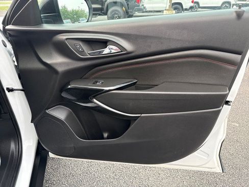 Used 2025 Chevrolet Trax RS w/ Sunroof Package FWD image 30